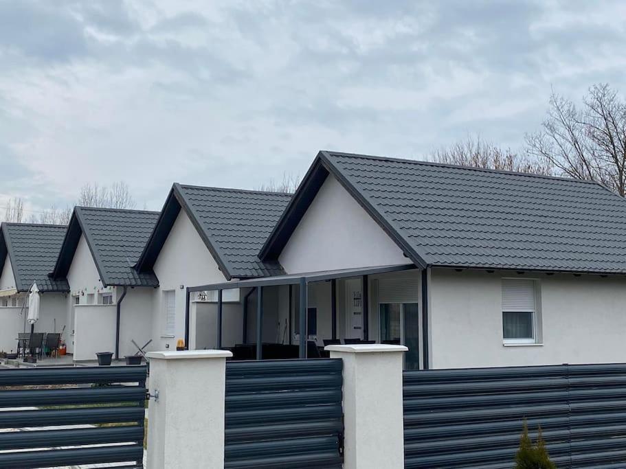 Villa Lipi - Home Away From Home Balatonszárszó Екстериор снимка