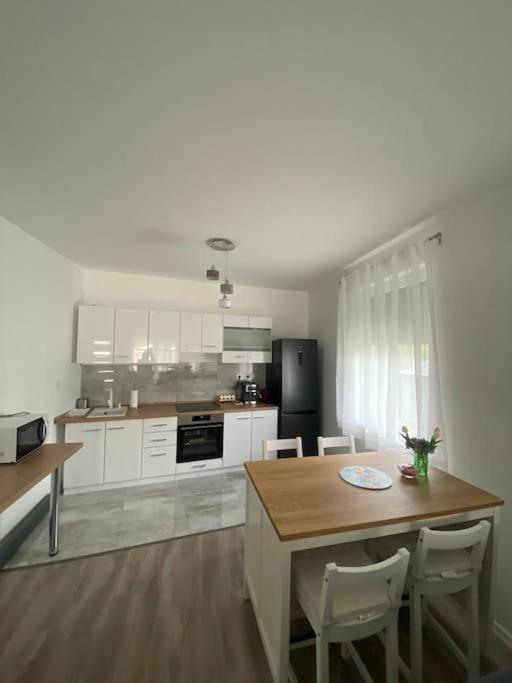 Villa Lipi - Home Away From Home Balatonszárszó Екстериор снимка
