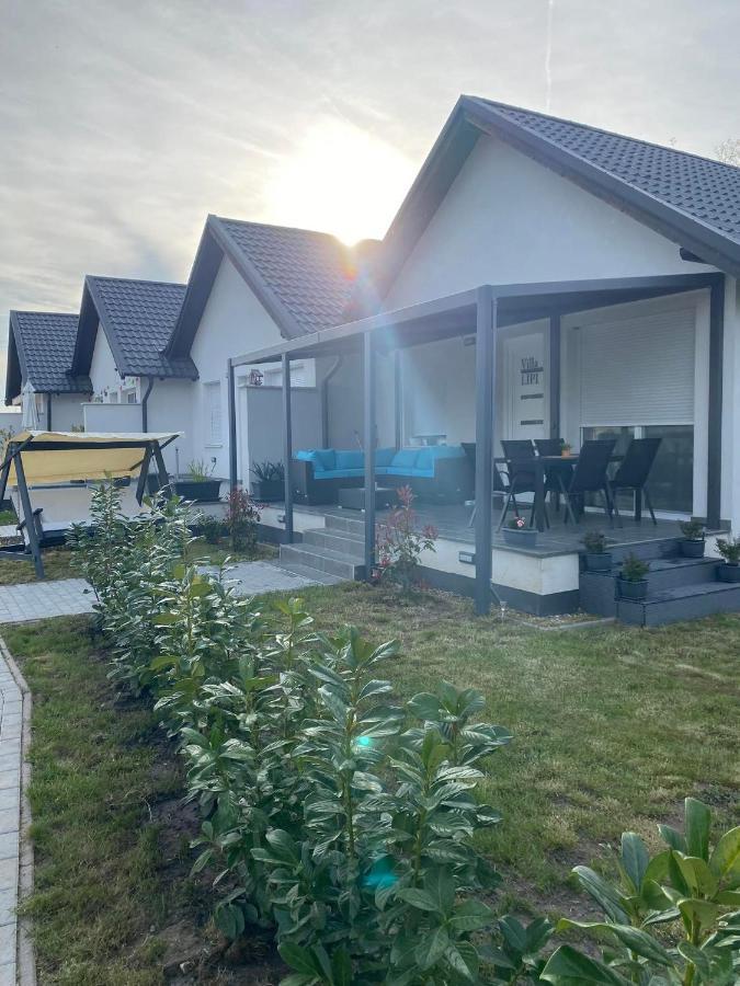 Villa Lipi - Home Away From Home Balatonszárszó Екстериор снимка