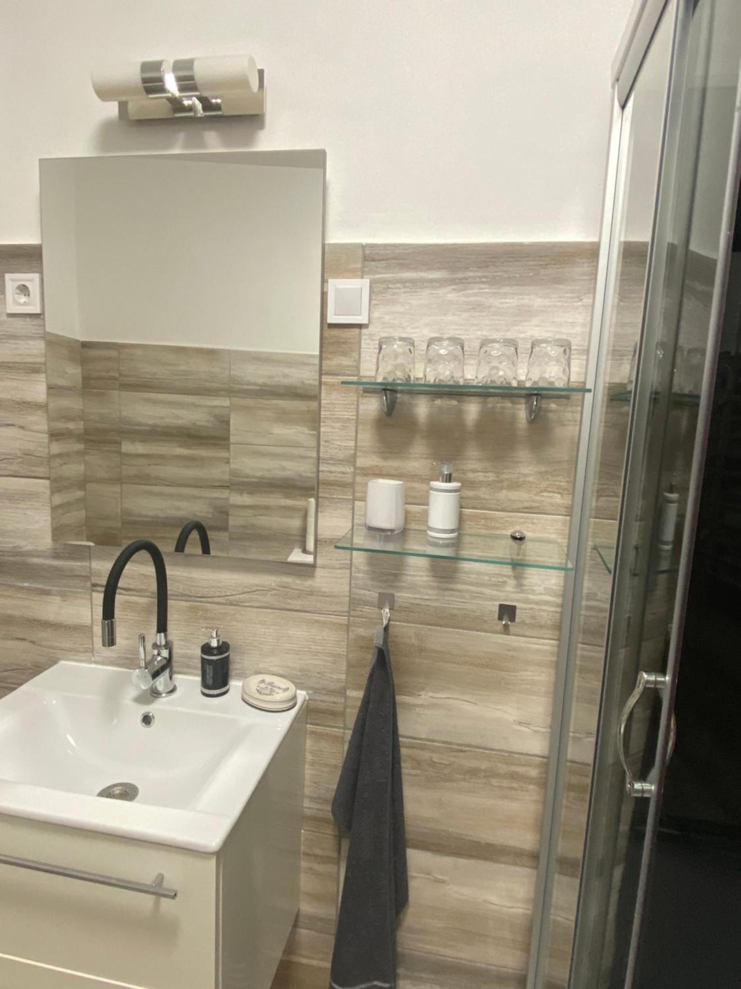 Villa Lipi - Home Away From Home Balatonszárszó Екстериор снимка